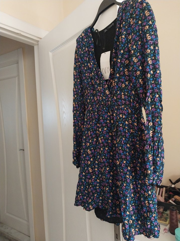 Çiçek Desenli V Yakalı Uzun Kollu Midi Elbise - Görsel 2