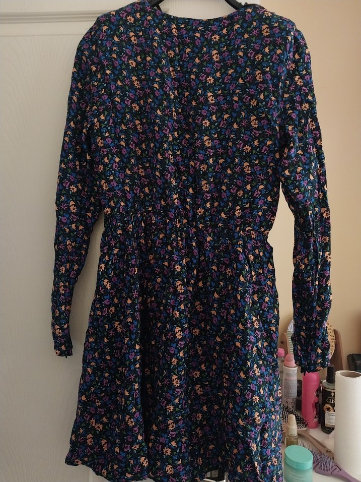 Çiçek Desenli V Yakalı Uzun Kollu Midi Elbise - Görsel 3