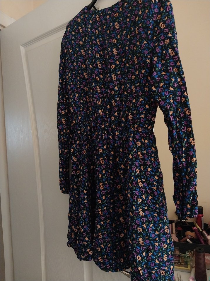 Çiçek Desenli V Yakalı Uzun Kollu Midi Elbise - Görsel 4