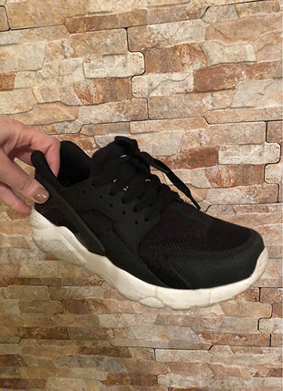 37 Beden NİKE HUARACHE