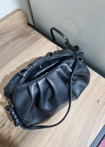 Siyah Deri Kadın Omuz Çantası Büzgülü - Görsel 3