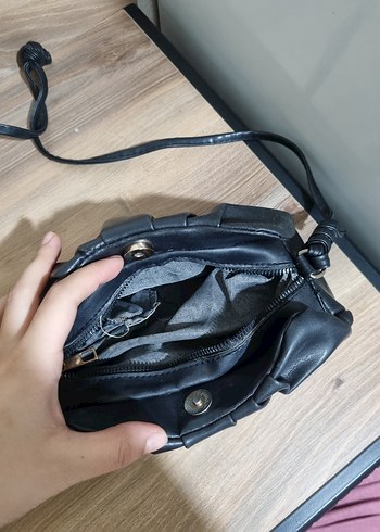 Siyah Deri Kadın Omuz Çantası Büzgülü - Görsel 6