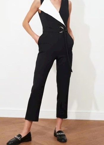 Siyah V Yaka Kemerli Tulum - Görsel 2