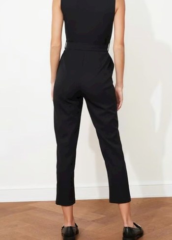 Siyah V Yaka Kemerli Tulum - Görsel 4