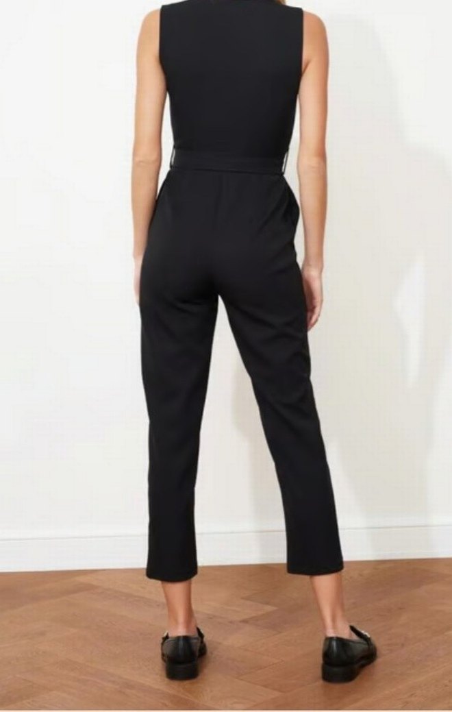 Siyah V Yaka Kemerli Tulum - Görsel 4