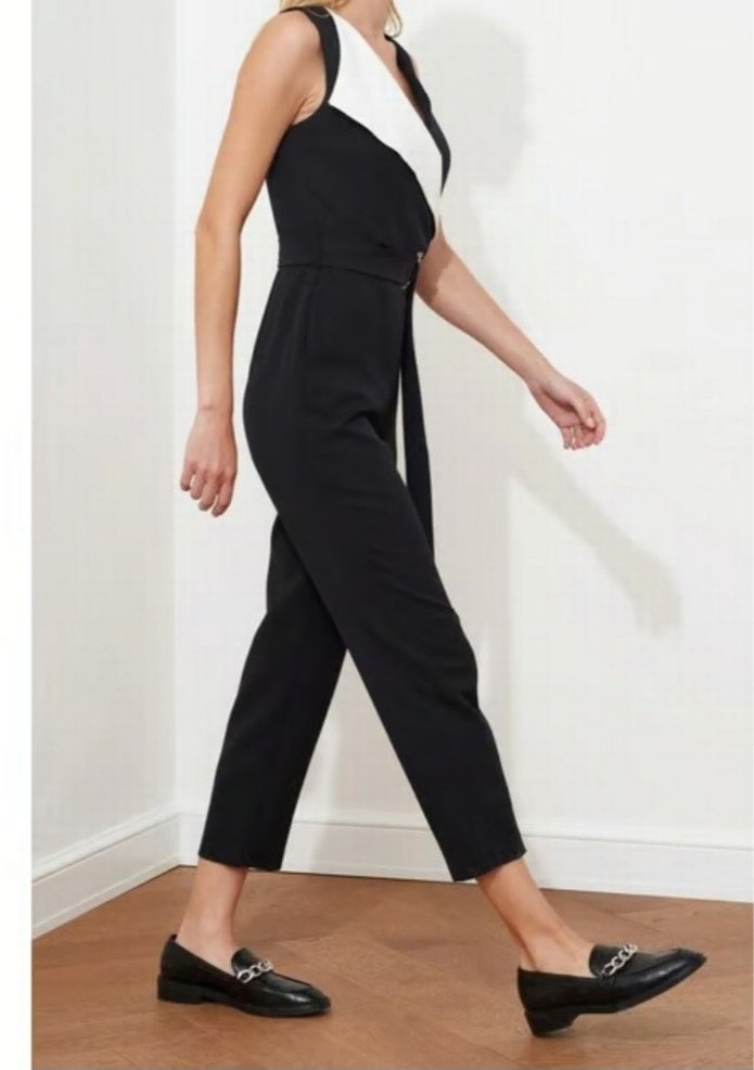 Siyah V Yaka Kemerli Tulum - Görsel 5