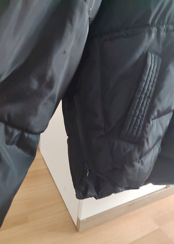 Siyah Mini Kapüşonlu Fermuarlı Kışlık Kadın Mont - Görsel 4