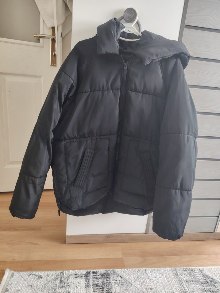 Siyah Mini Kapüşonlu Fermuarlı Kışlık Kadın Mont - Görsel 2