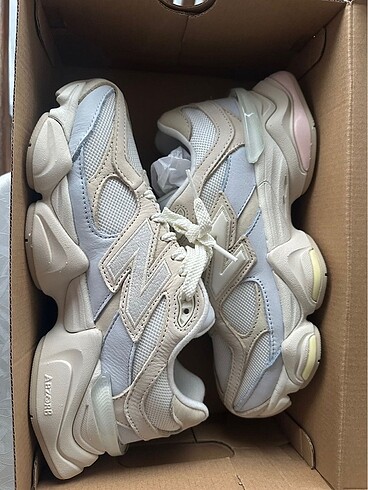 New Balance 9060