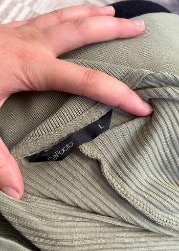 V Yaka Kısa Kollu Uzun Keten Elbise - Görsel 3