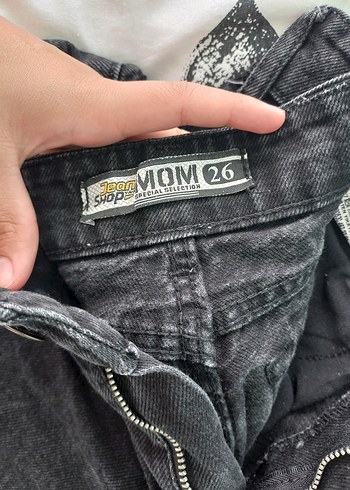 Siyah Yırtık Detaylı Salaş Kadın Jean - Görsel 5