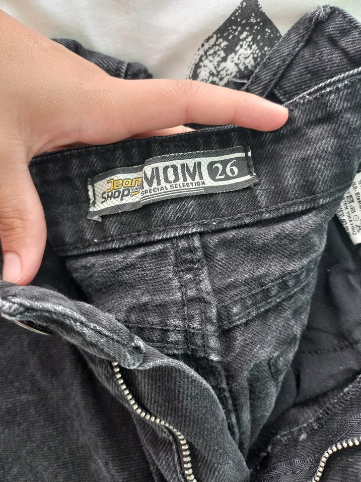 Siyah Yırtık Detaylı Salaş Kadın Jean - Görsel 5