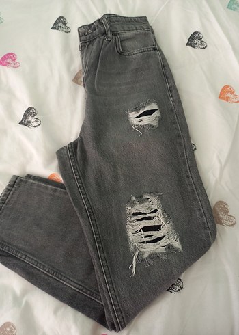 Gri Yırtıklı Bol Kesim Kadın Kot Pantolon