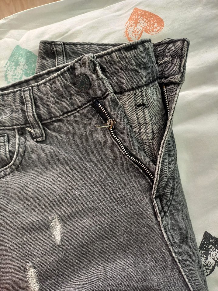 Gri Yırtıklı Bol Kesim Kadın Kot Pantolon - Görsel 3