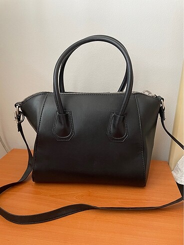 GIVENCHY Kol çantası