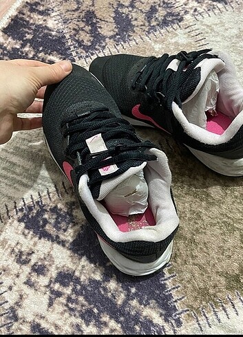 36,5 Beden GÜNLÜK SPOR AYAKKABI NİKE 36 SİYAH PEMBE