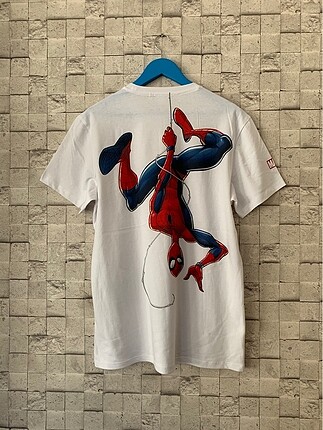 Spiderman Tshirt Bershka T-Shirt %20 İndirimli - Gardrops