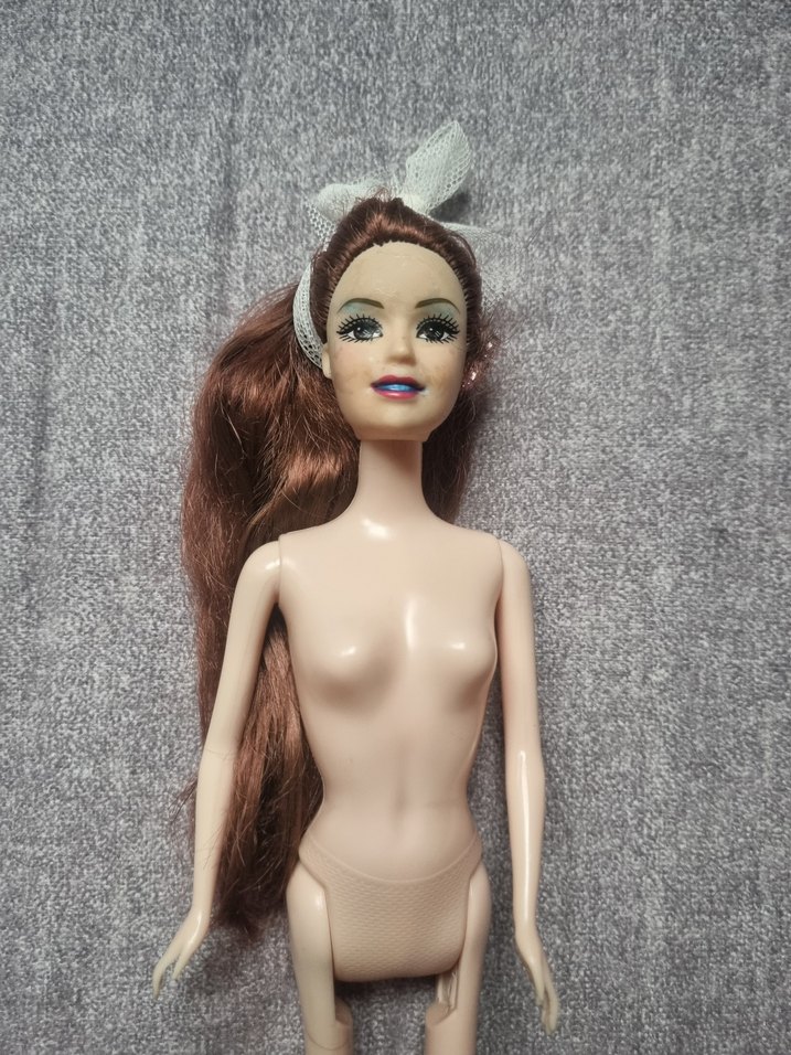 Ten rengi oyuncak barbie bebek - Görsel 2