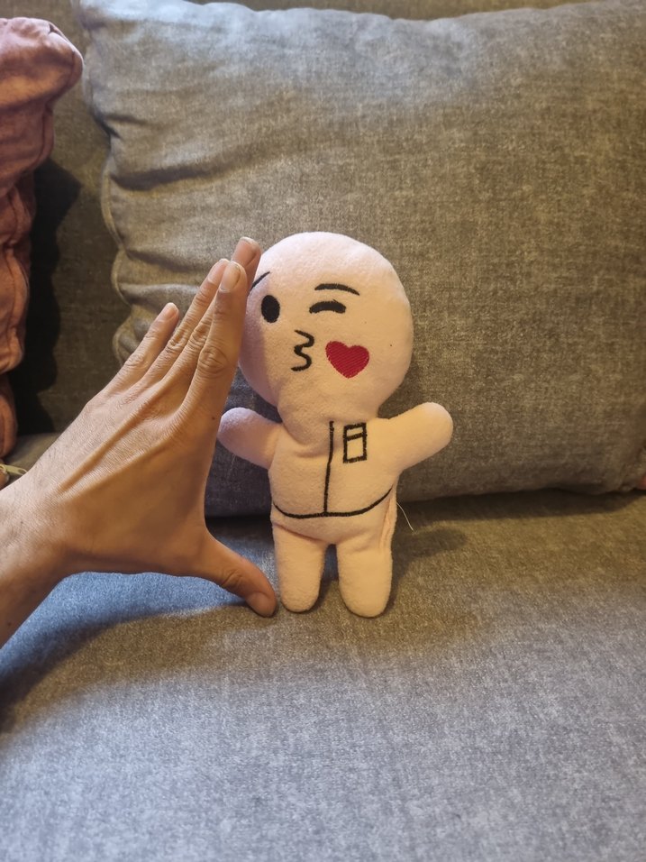 öpücük emoji peluş oyuncak - Görsel 3