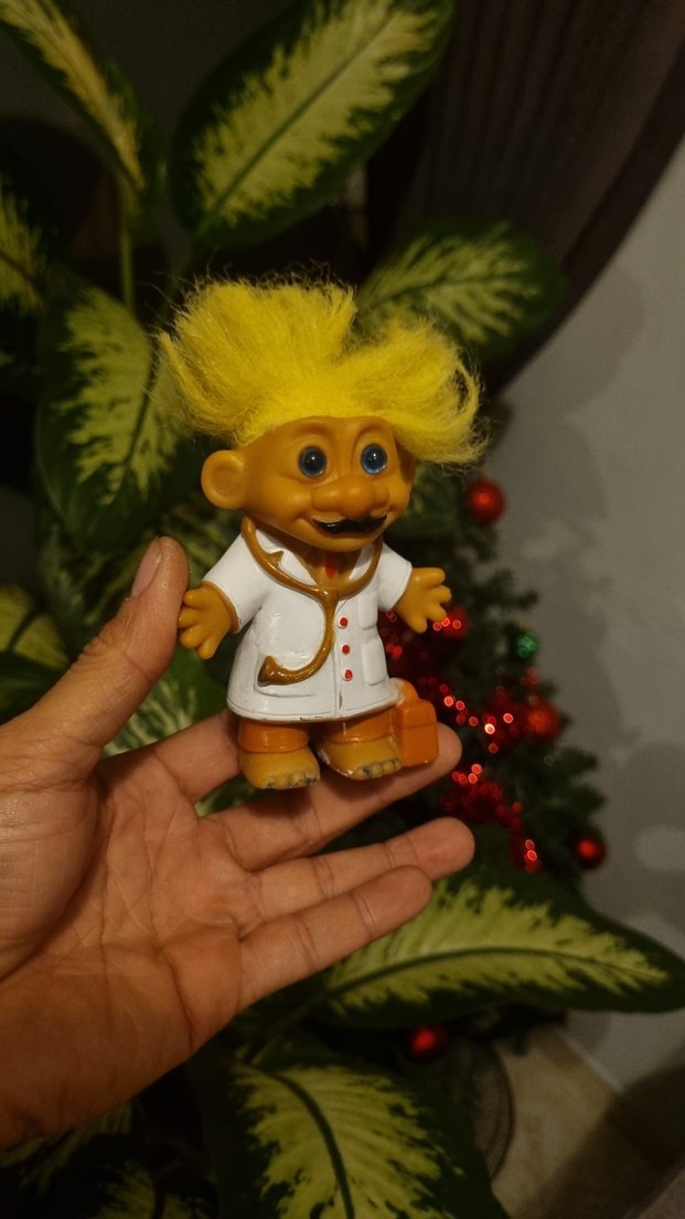 Sarı Saçlı Renkli Doktor Figürü trolls - Görsel 2
