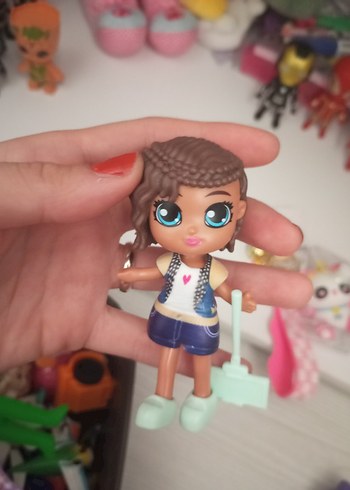 Pembe Detaylı Mini Bebek Figür