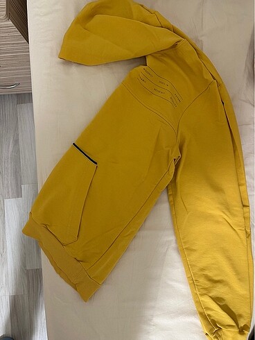Sarı sweatshirt