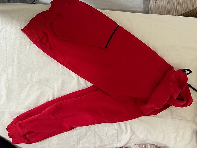 Kırmızı sweatshirt
