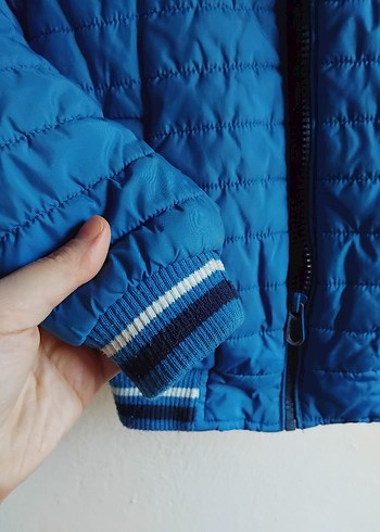 Mavi Kapitone Erkek Çocuk Mont - Görsel 2