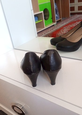 38 Beden Klasik Siyah Tokalı Yüksek Topuklu Stiletto
