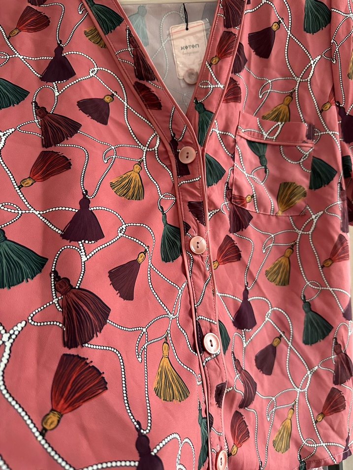 Püskül Desenli V Yaka Düğmeli Kadın Gömlek - Görsel 3