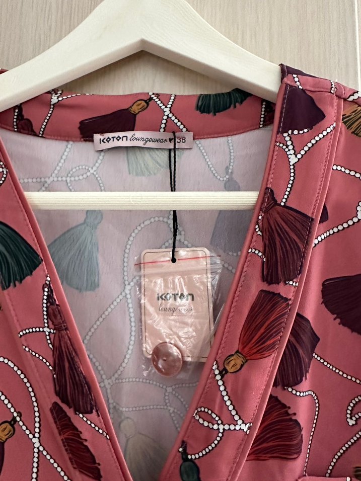 Püskül Desenli V Yaka Düğmeli Kadın Gömlek - Görsel 2