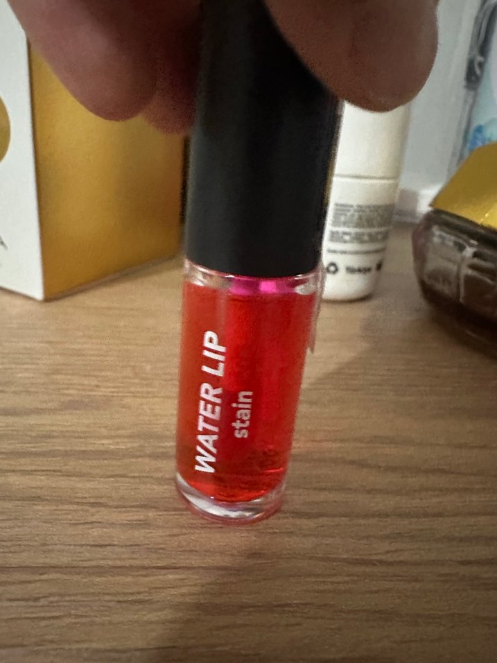 Parlak Kırmızı Ruj - Görsel 3