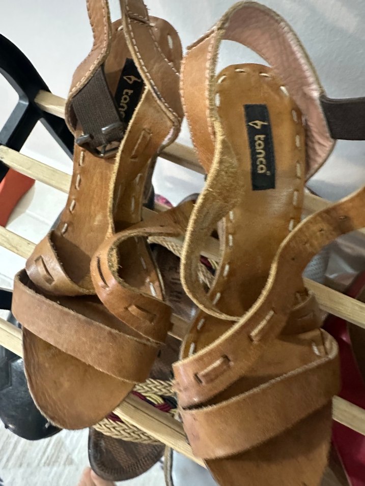 Kahverengi Deri Bantlı Dolgu Topuklu Sandalet - Görsel 2