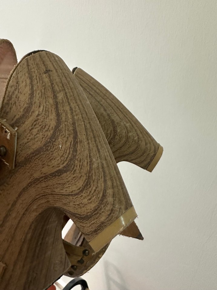 Kahverengi Deri Bantlı Dolgu Topuklu Sandalet - Görsel 4