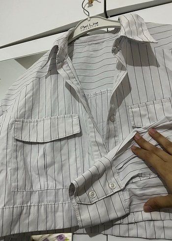 Düğmeli Kısa Gri Çizgili Keten Gömlek - Görsel 2