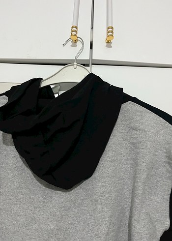 Gri Siyah Renkli Kapüşonlu Kadın Sweatshirt - Görsel 2