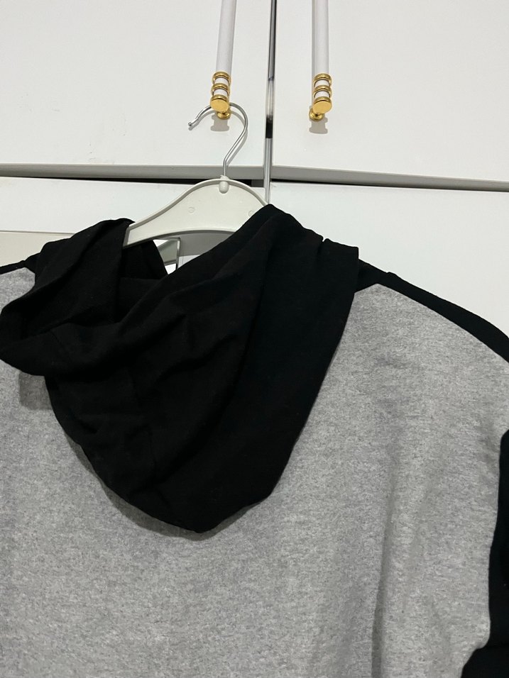 Gri Siyah Renkli Kapüşonlu Kadın Sweatshirt - Görsel 2