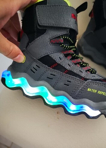 Skechers ışıklı bot 