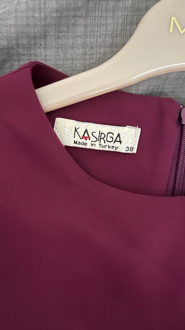 Mürdüm tonunda tesettürlü abiye - Görsel 4