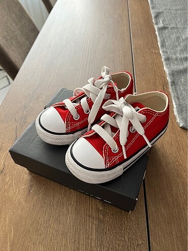 22 Beden orjinal kırmızı converse