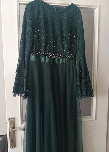 Yeşil dantelli taşlı abiye