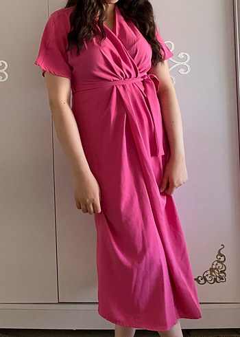 Pembe Yırtmaçlı Elbise