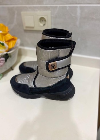 Burberry Gri Buckled Erkek Kayak Botu