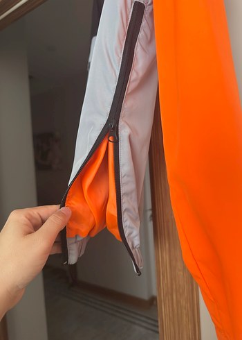 Gri Turuncu Kapüşonlu Rüzgarlık - Görsel 3