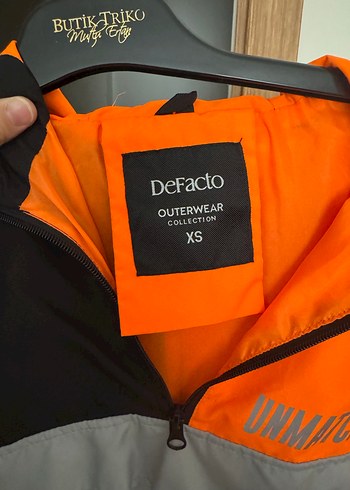 Gri Turuncu Kapüşonlu Rüzgarlık - Görsel 4