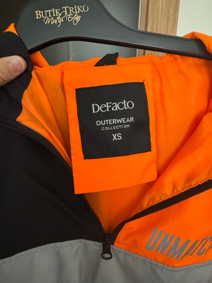 Gri Turuncu Kapüşonlu Rüzgarlık - Görsel 4