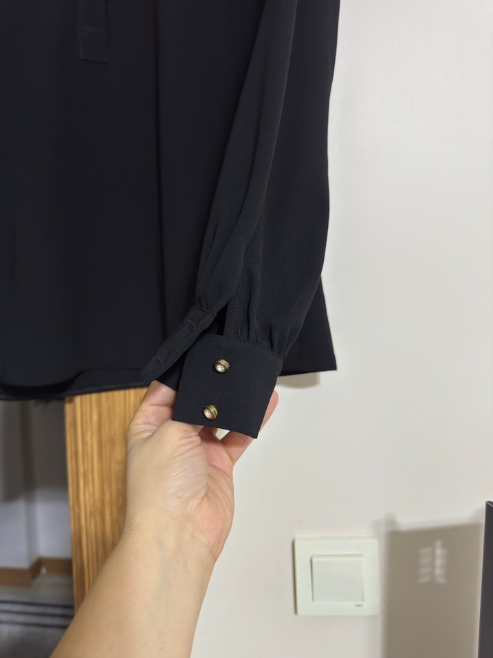 Siyah İşlemeli Uzun Kollu Gömlek - Görsel 3