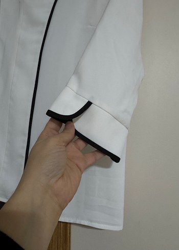 Düğmeli Beyaz Kadın Ofis Gömleği - Görsel 2