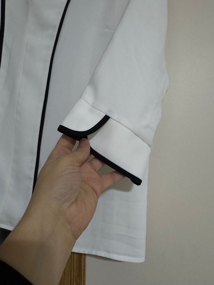 Düğmeli Beyaz Kadın Ofis Gömleği - Görsel 2