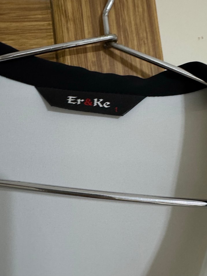 Düğmeli Beyaz Kadın Ofis Gömleği - Görsel 3